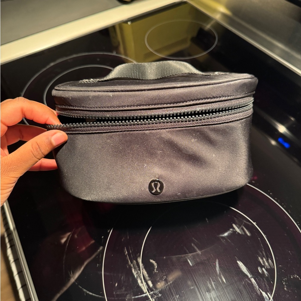 Lululemon vanity case black- oval top access kit